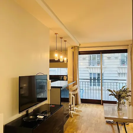 Charming Near Eiffel Tour Apartment